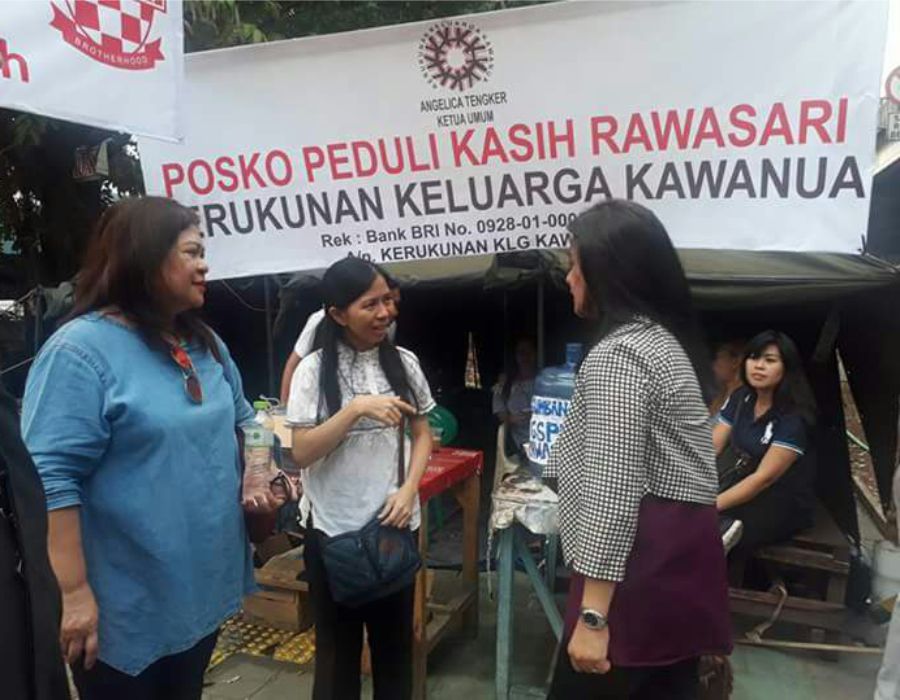 KETUM KKK, ANGELICA TENGKER BERI BANTUAN PADA KORBAN KEBAKARAN RAWASARI