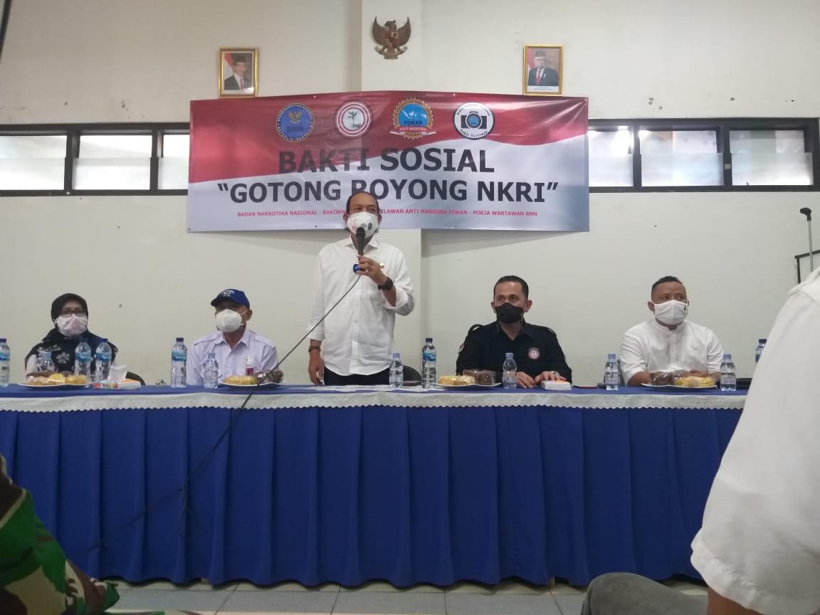 BNN, Fokan, GMDM dan Pokja Jurnalis kembali menggelar pembagian sembako di Kantor Kelurahan Utan Kayu Selatan Jakarta Timur