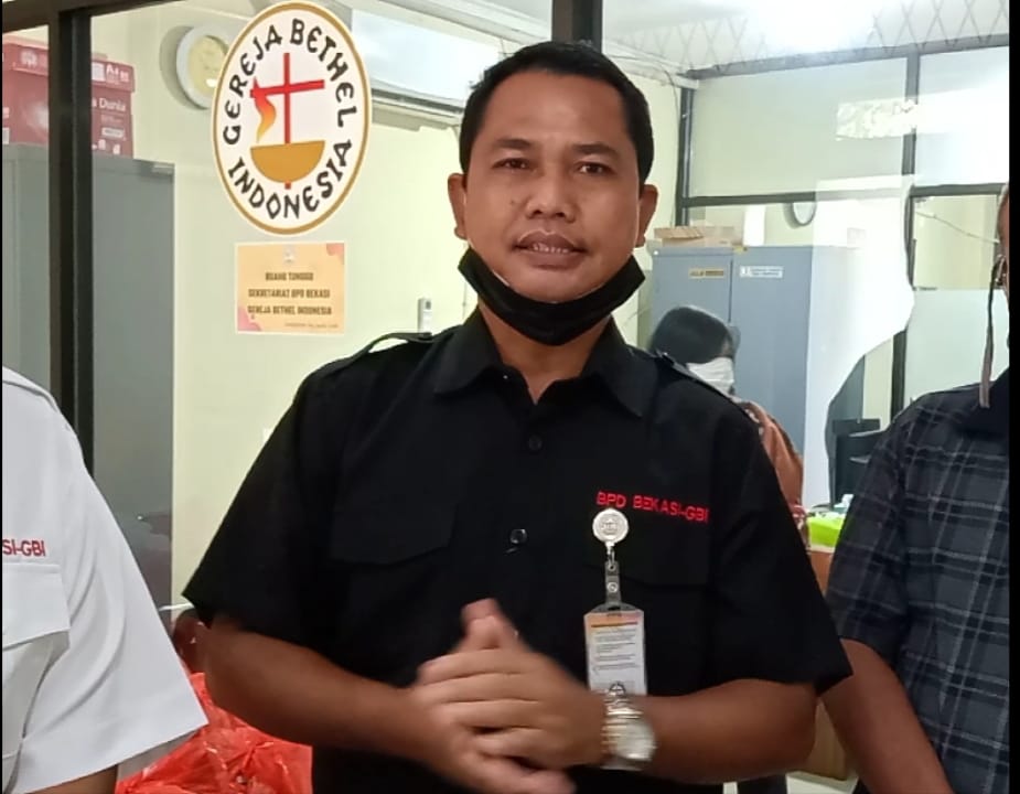 TERIMA BANTUAN, KETUA BPD GBI BEKASI SAMPAIKAN TERIMA KASIH KEPADA KETUM BPH GBI