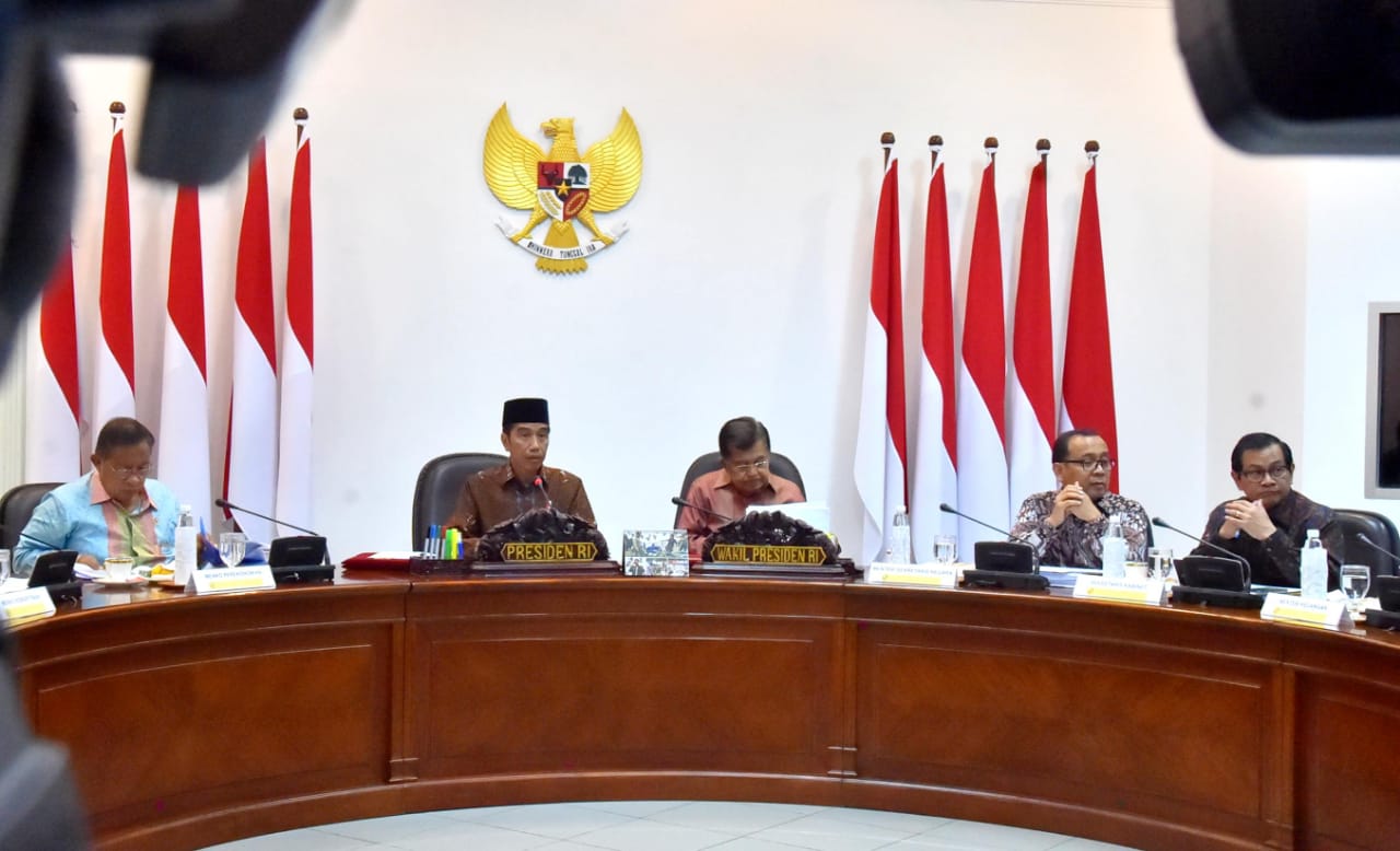 Presiden Jokowi Pimpin Rapat Terbatas soal Persiapan Libur Natal dan Tahun Baru