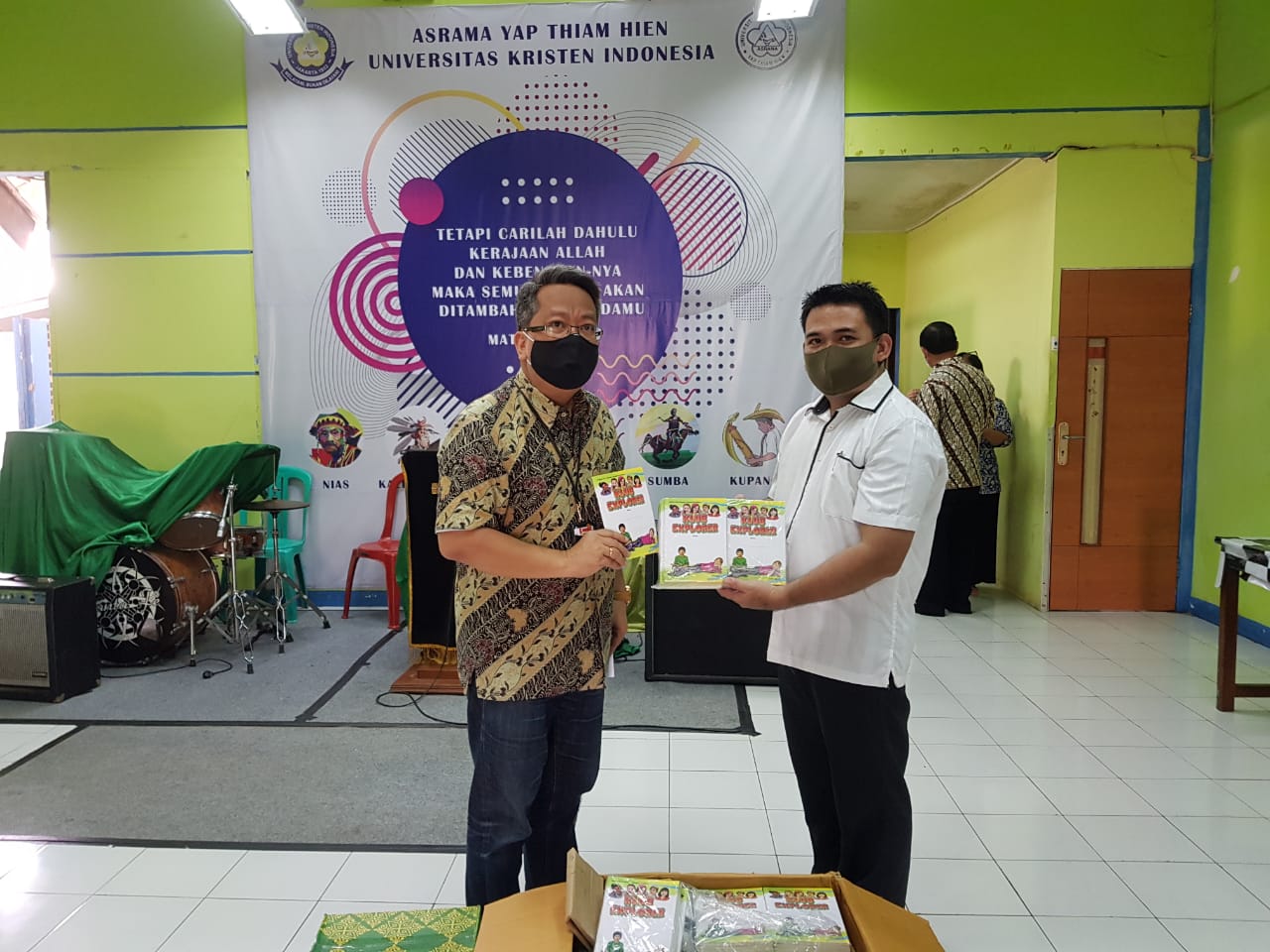 PEDULI PANDEMI COVID-19, PGLII DISTRIBUSIKAN  BANTUAN APD DAN SEMBAKO KE RUMAH SAKIT UKI DAN MASYARAKAT