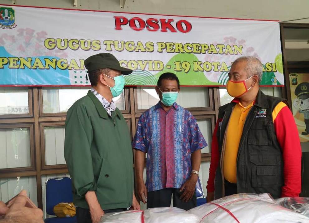 Peduli Covid-19, Lumbung Nusantara Serahkan 200 APD ke Gugus Tugas Covid-19 Kota Bekasi