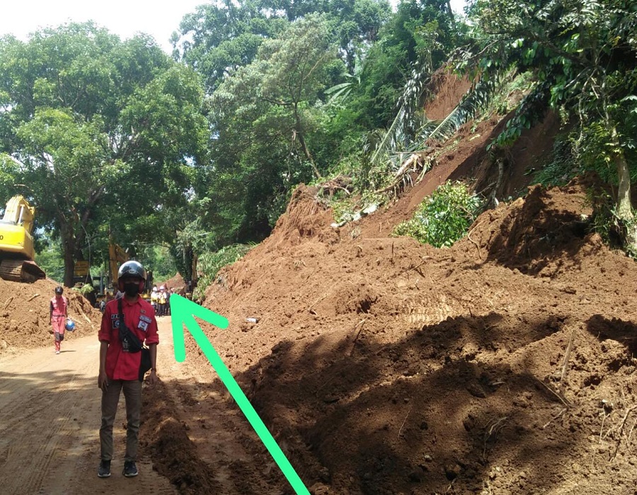 Akses jalan Cianjur – Bogor masih belum bisa dilalui akibat dampak Gempa kemarin