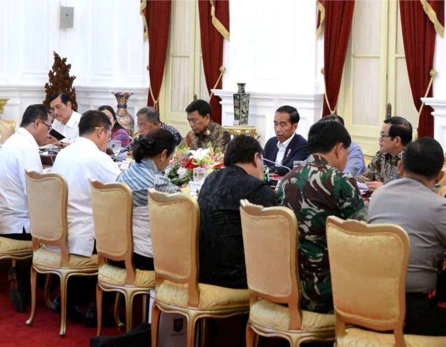 Jelang Natal dan Tahun Baru, Presiden Minta Jajarannya Antisipasi Distribusi Logistik