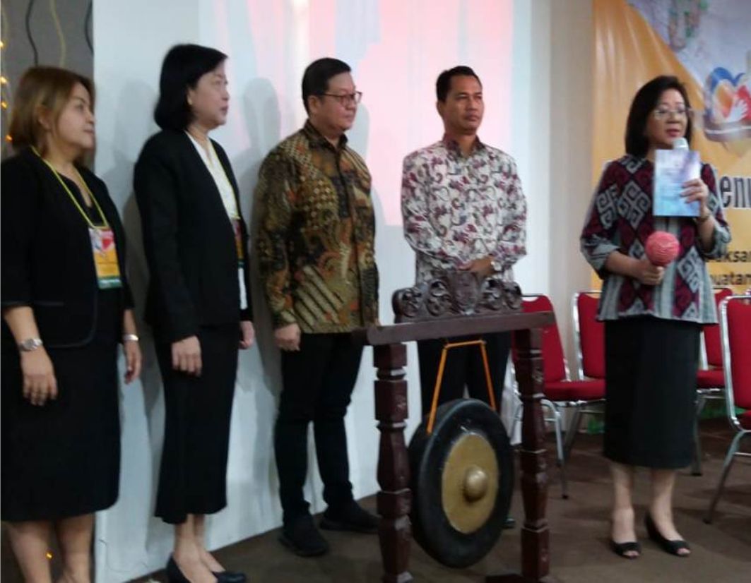 Pukul Gong Tiga Kali, Ketua PP Departemen Wanita GBI, Pdt. dr. Eunike Stephanie Mesach, Buka Rakerda I WBI Korda Bekasi